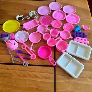 Vintage Barbie Dollhouse Size Tea Kettle, Coffee Grinder, Pots, Pans Lot Pink